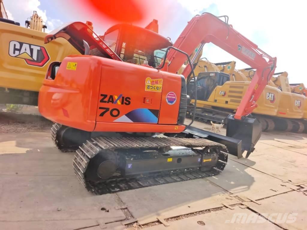 Hitachi ZX 70 Väikeekskavaatorid 7t-12t