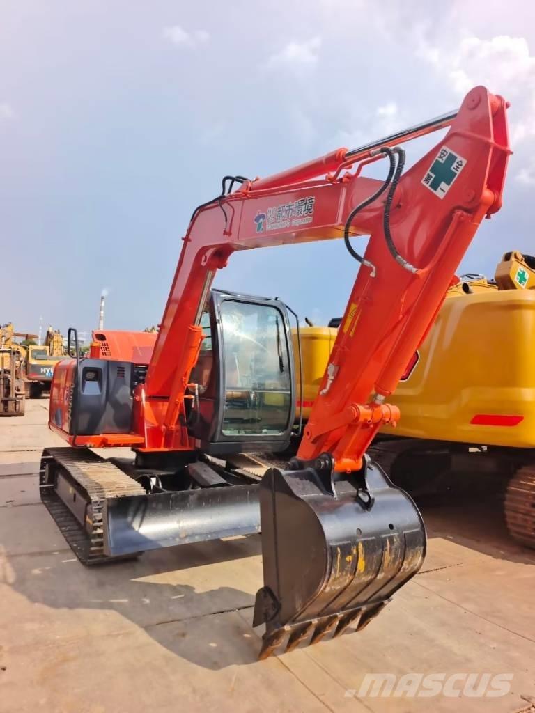 Hitachi ZX 70 Väikeekskavaatorid 7t-12t