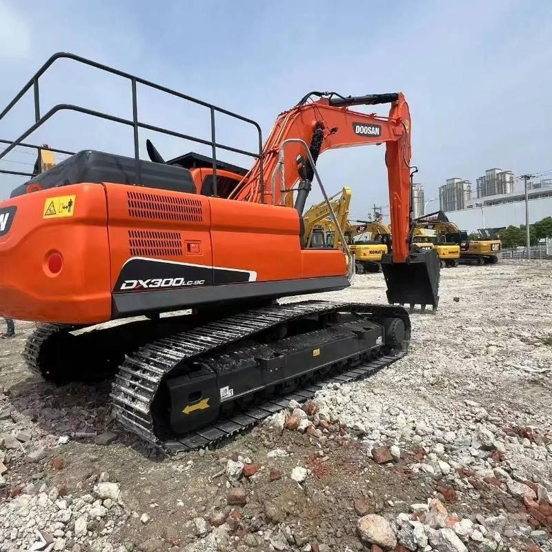 Doosan DX 300 Roomikekskavaatorid