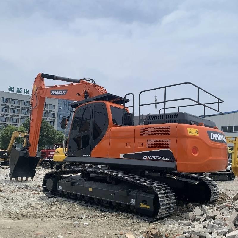 Doosan DX 300 Roomikekskavaatorid