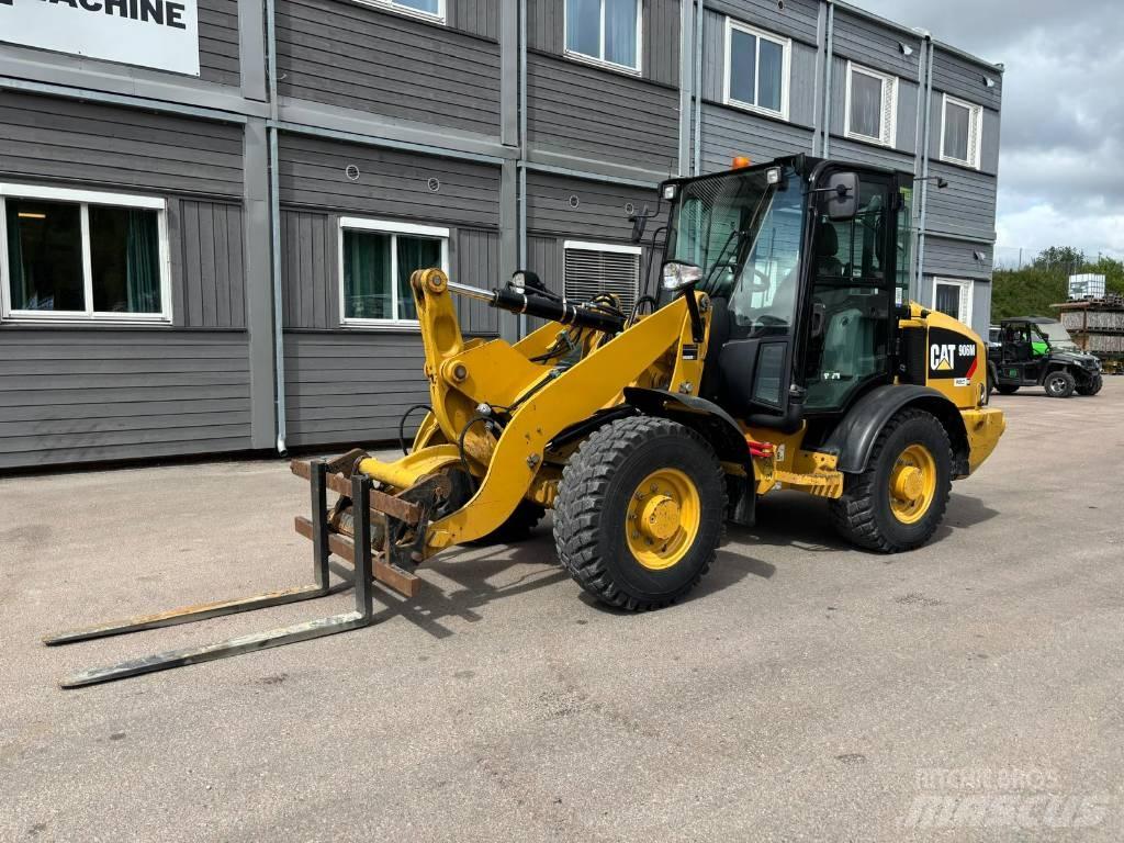 CAT 906M Rataslaadurid