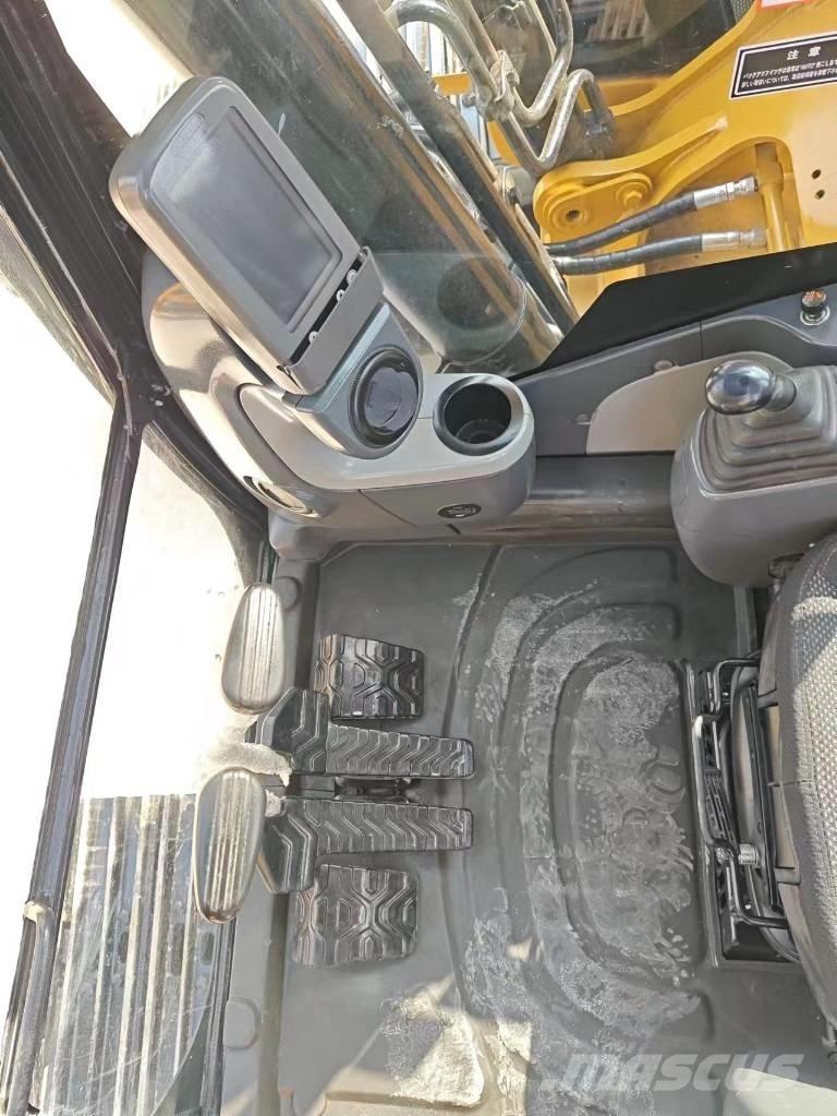 CAT 320 D2 Roomikekskavaatorid