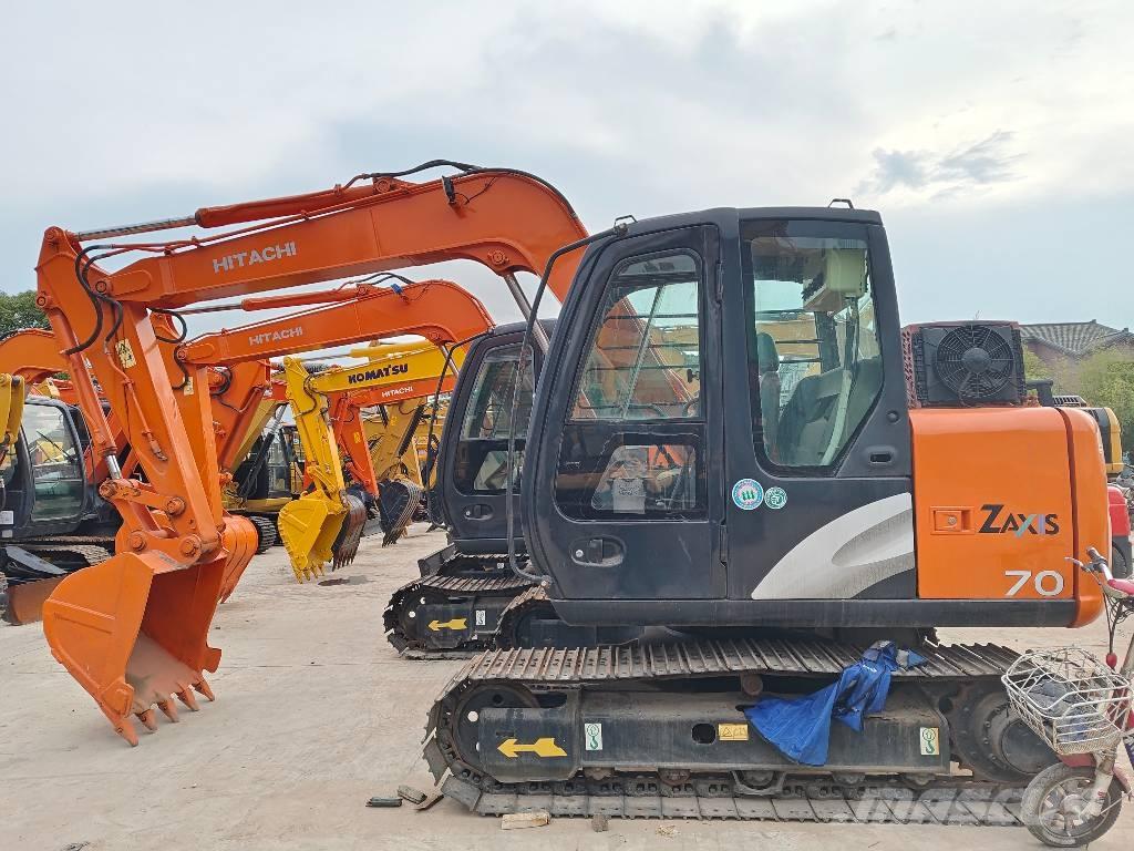 Hitachi ZX 70 Väikeekskavaatorid 7t-12t