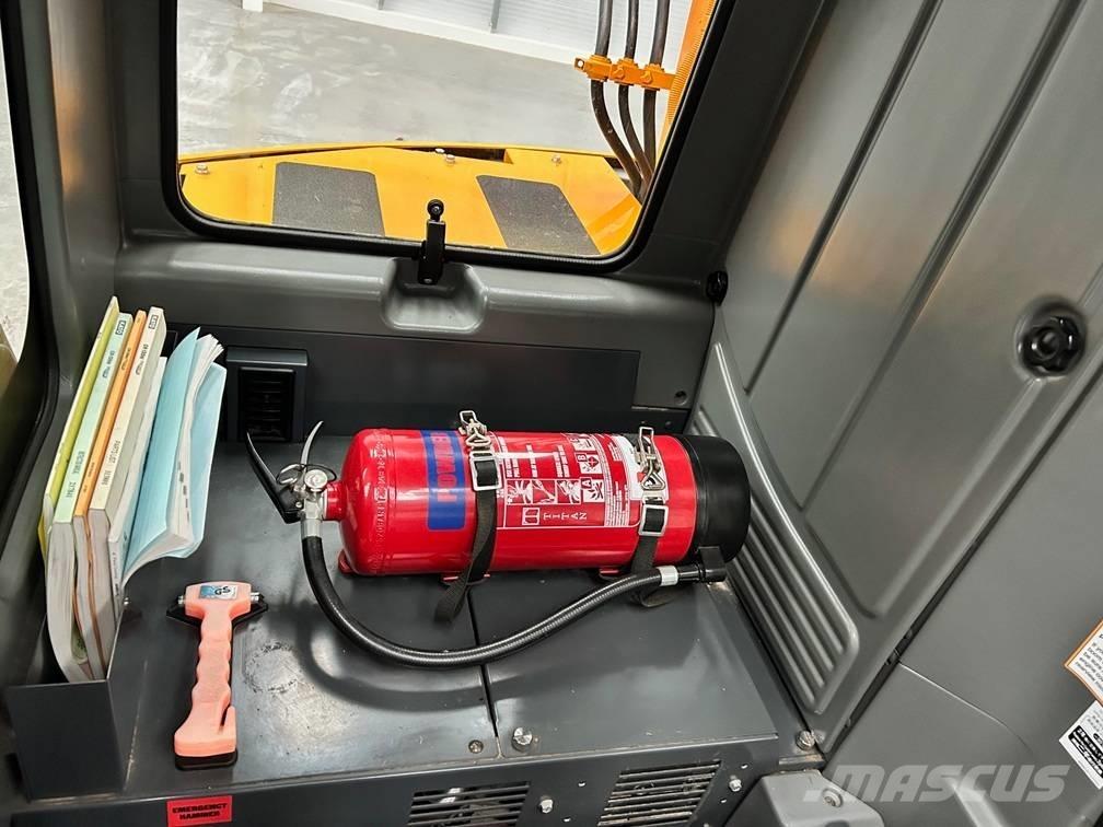 Kato CR-130Ri Maastikutõstukid