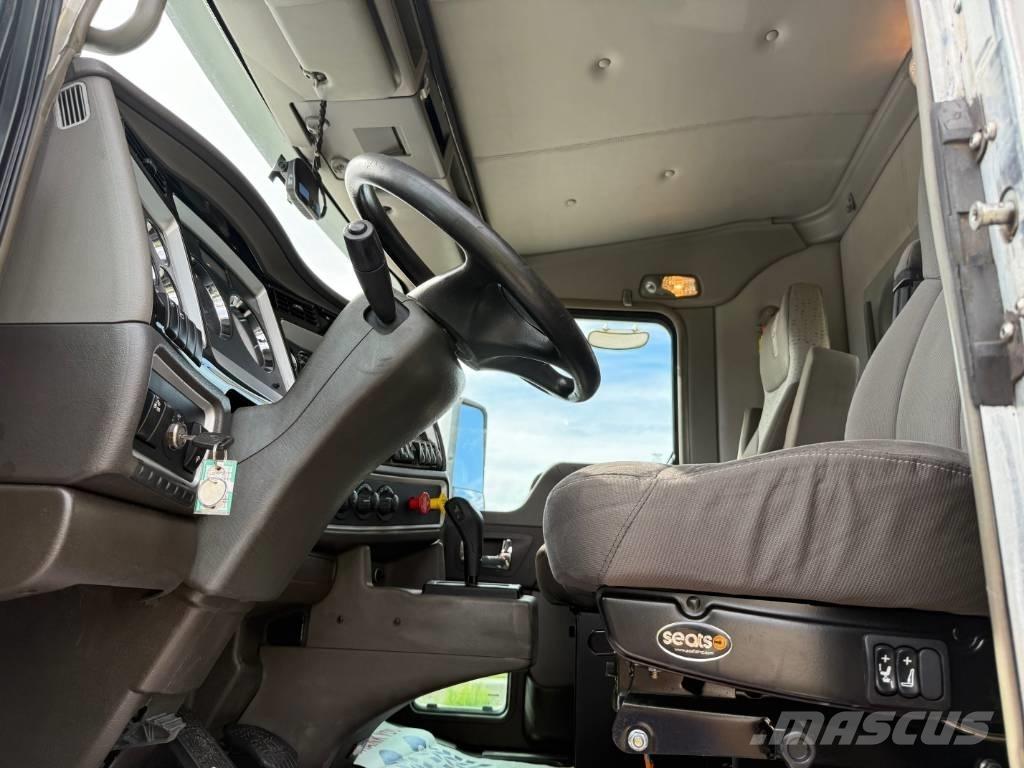Kenworth T 800 Sadulveokid