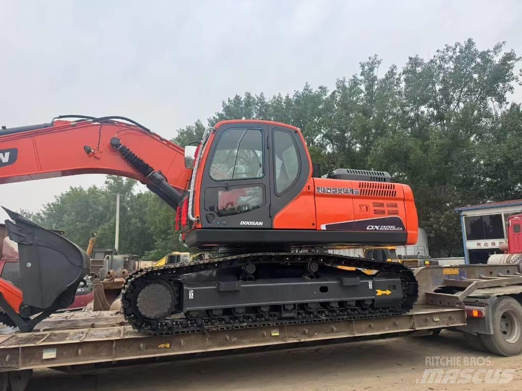 Doosan DX 225 LCA Roomikekskavaatorid