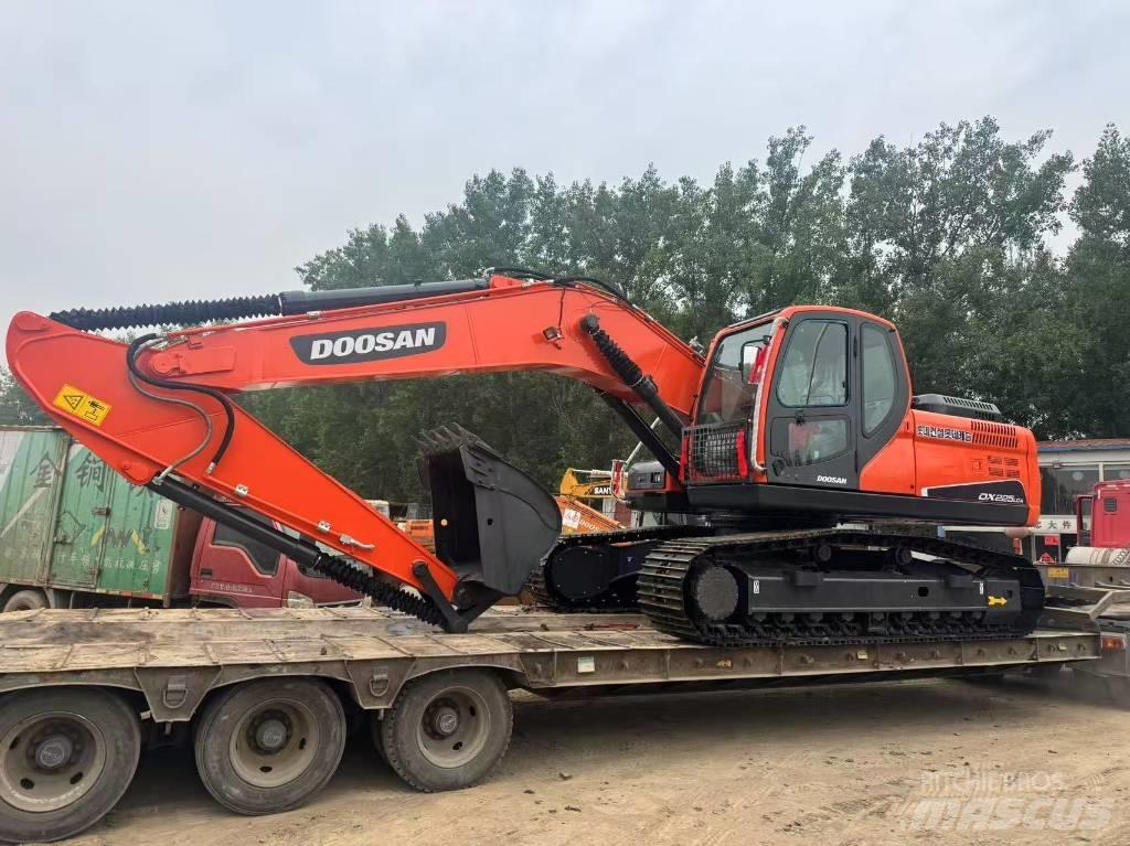Doosan DX 225 LCA Roomikekskavaatorid