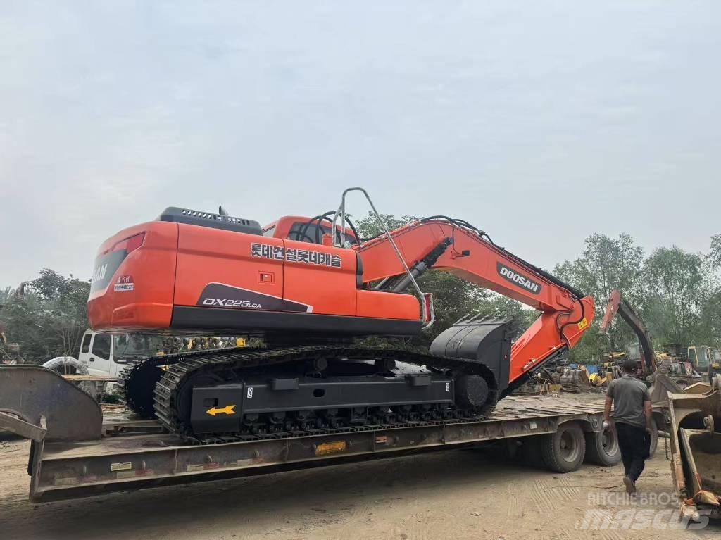 Doosan DX 225 LCA Roomikekskavaatorid