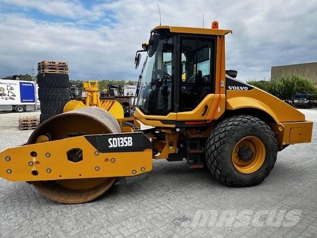 Volvo SD 135 B Ühe trumliga rullid