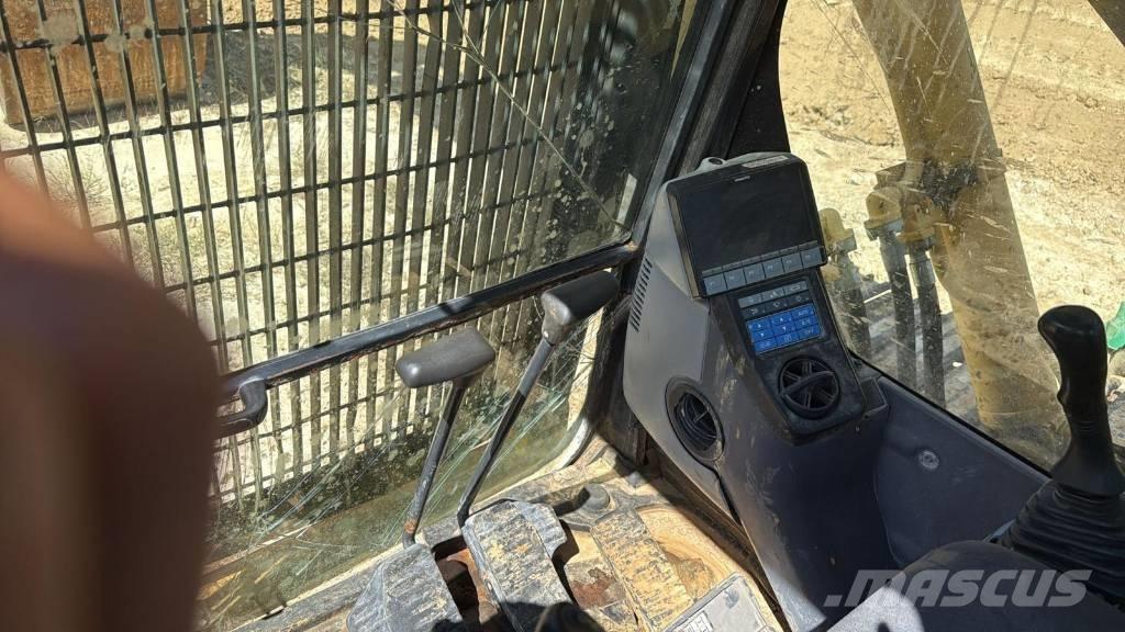 Komatsu 2012 Roomikkraanad