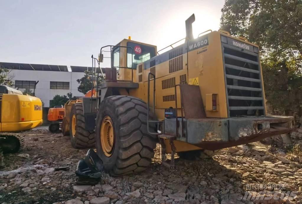 Komatsu WA 600 Rataslaadurid