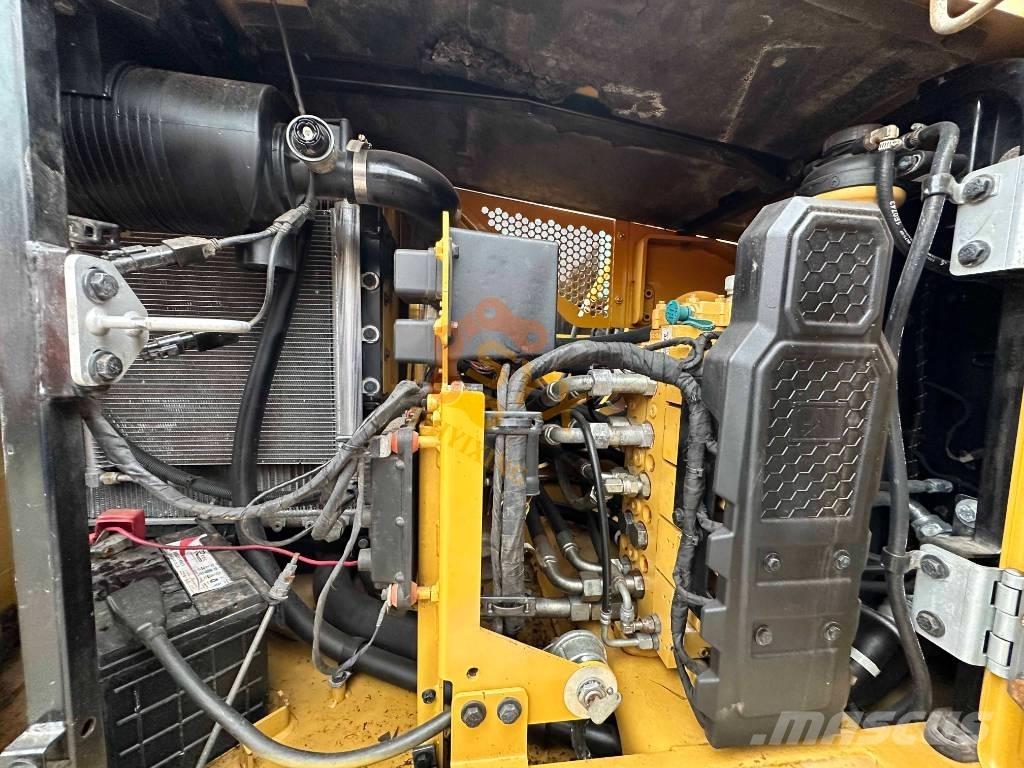 CAT 310 Roomikekskavaatorid