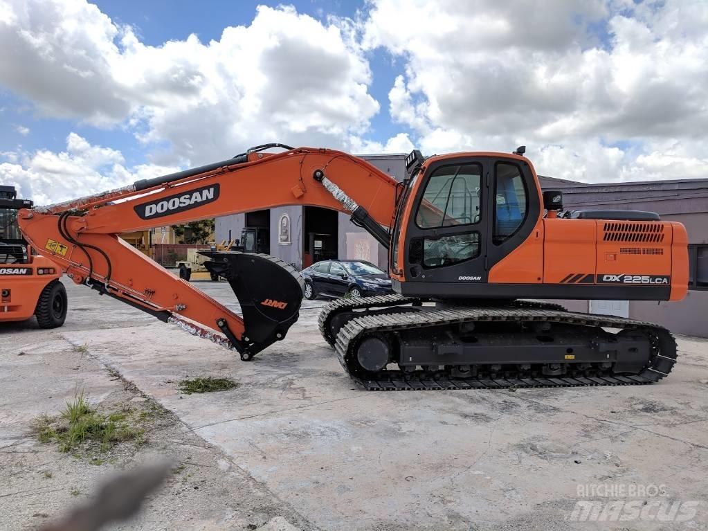 Doosan DX 225 LCA Roomikekskavaatorid