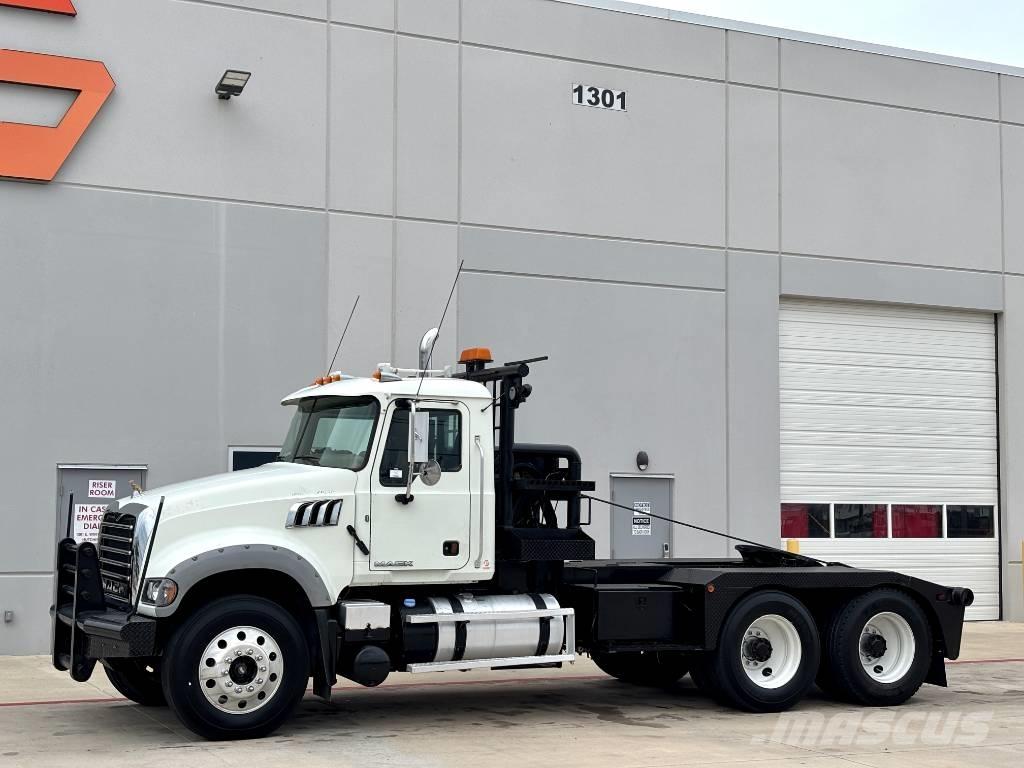 Mack GU713 Puksiirid