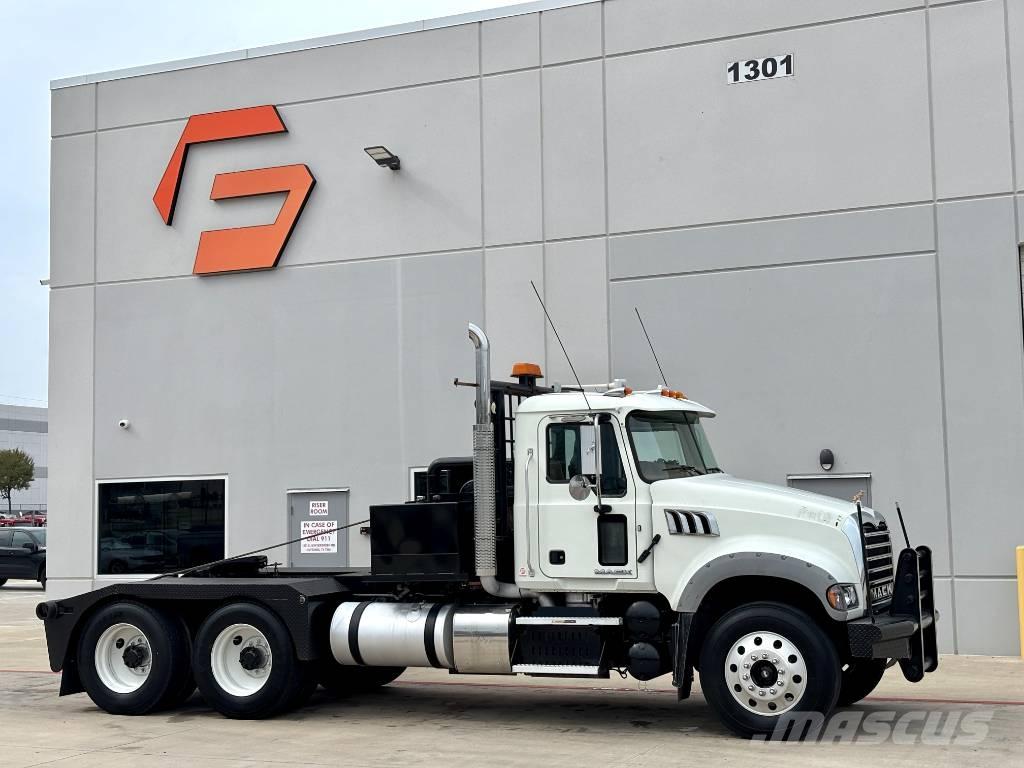 Mack GU713 Puksiirid