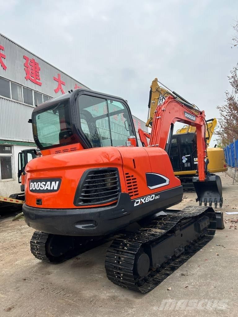 Doosan DX 60 Roomikekskavaatorid