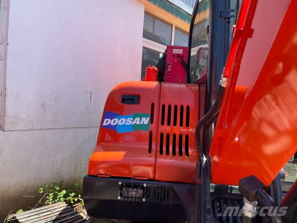 Doosan DX 60 Roomikekskavaatorid