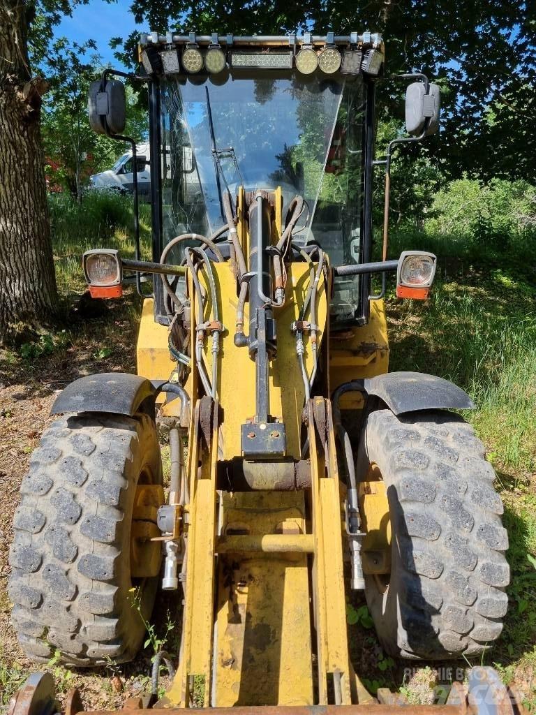 CAT 906 Rataslaadurid
