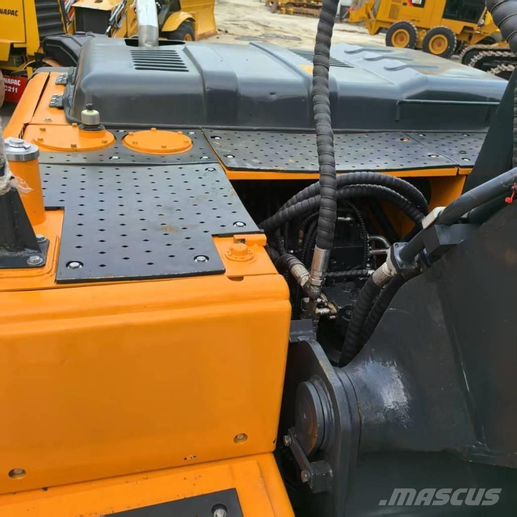 Hyundai r220lc-9s Väikeekskavaatorid 7t-12t