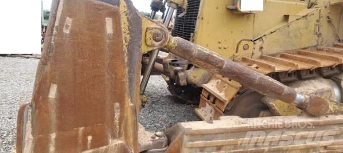 CAT D 9 N Buldooserid