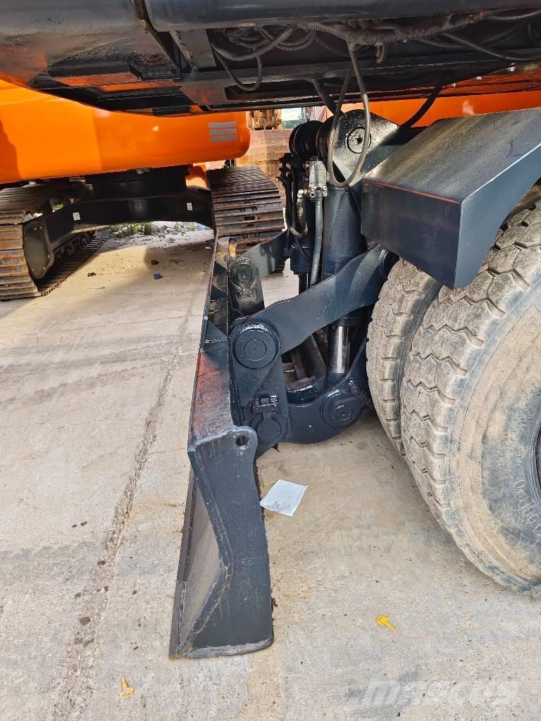 Hyundai R210W-9 Ratasekskavaatorid