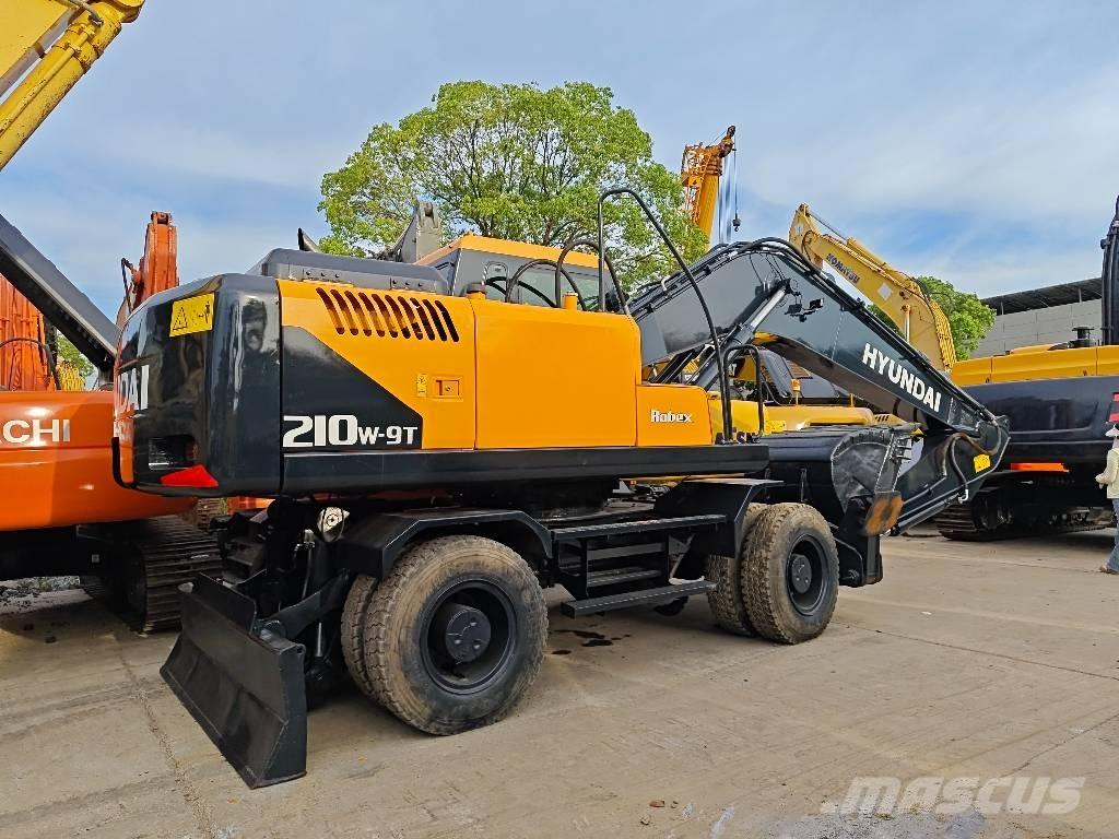 Hyundai R210W-9 Ratasekskavaatorid