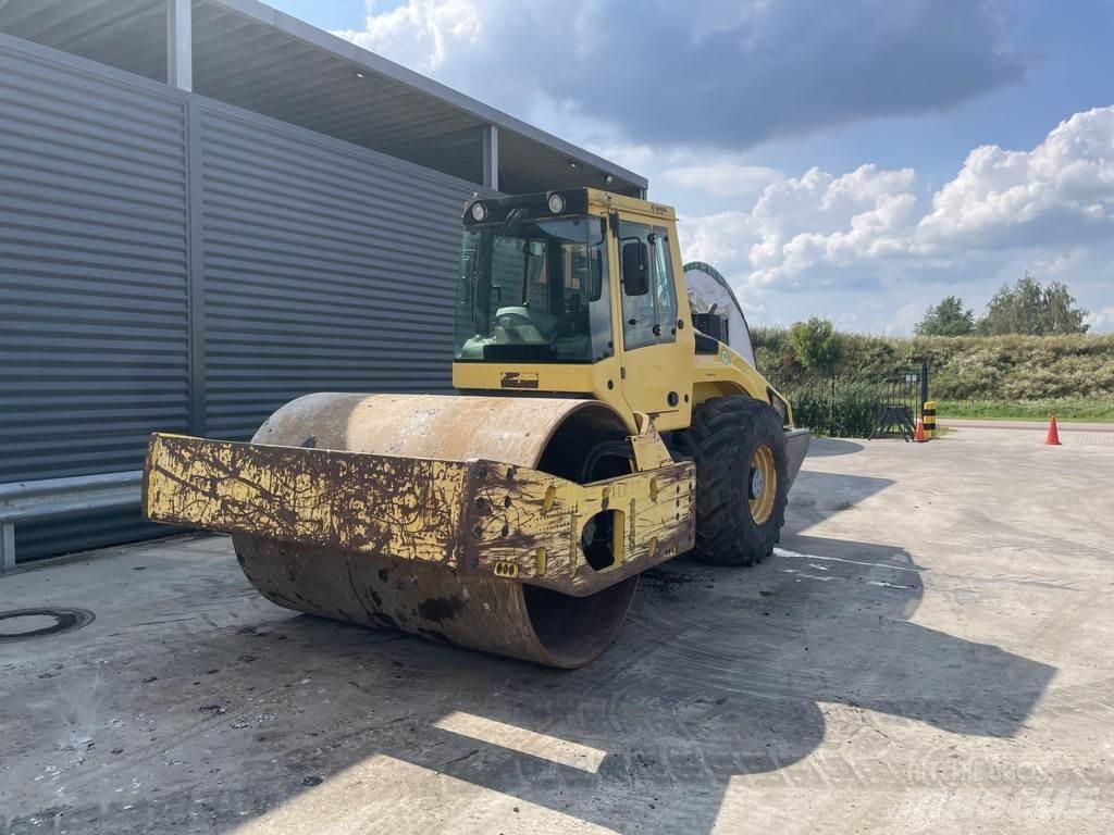 Bomag BW 216 DH-4 Ühe trumliga rullid