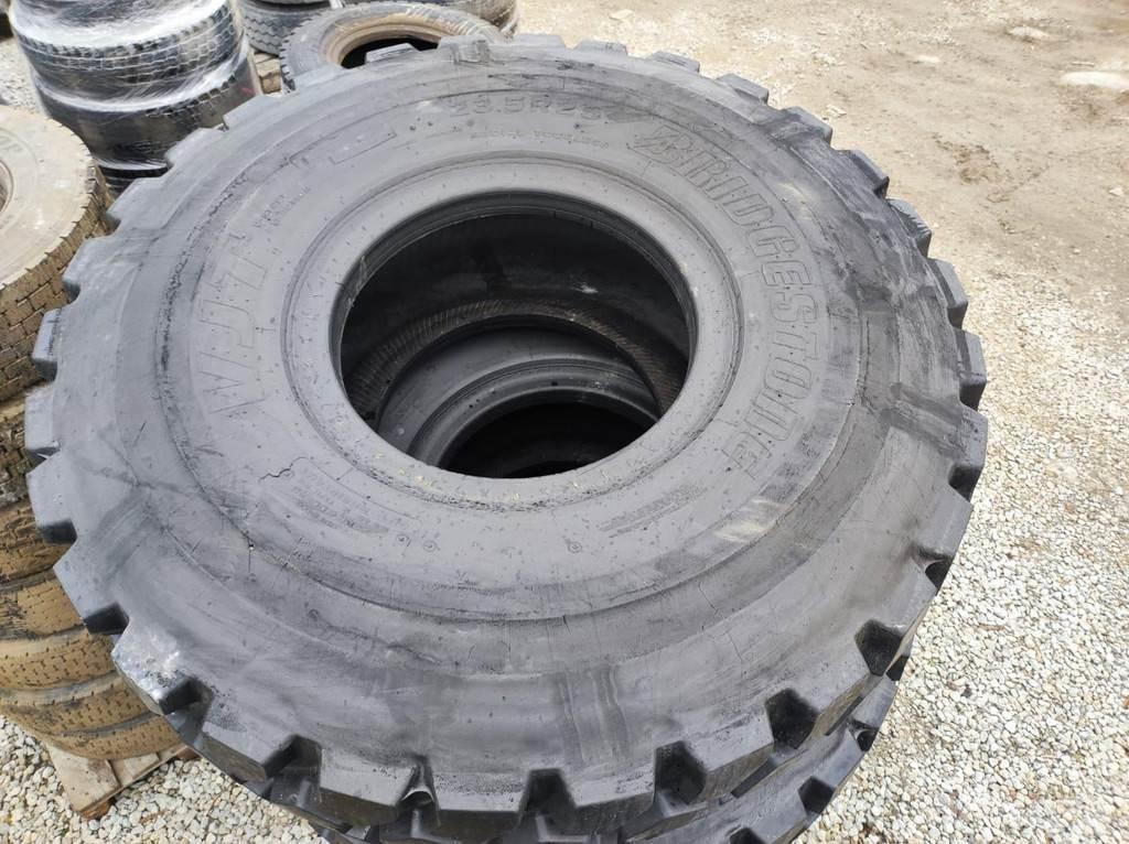  23.5 R25 tires Rehvid, rattad ja veljed