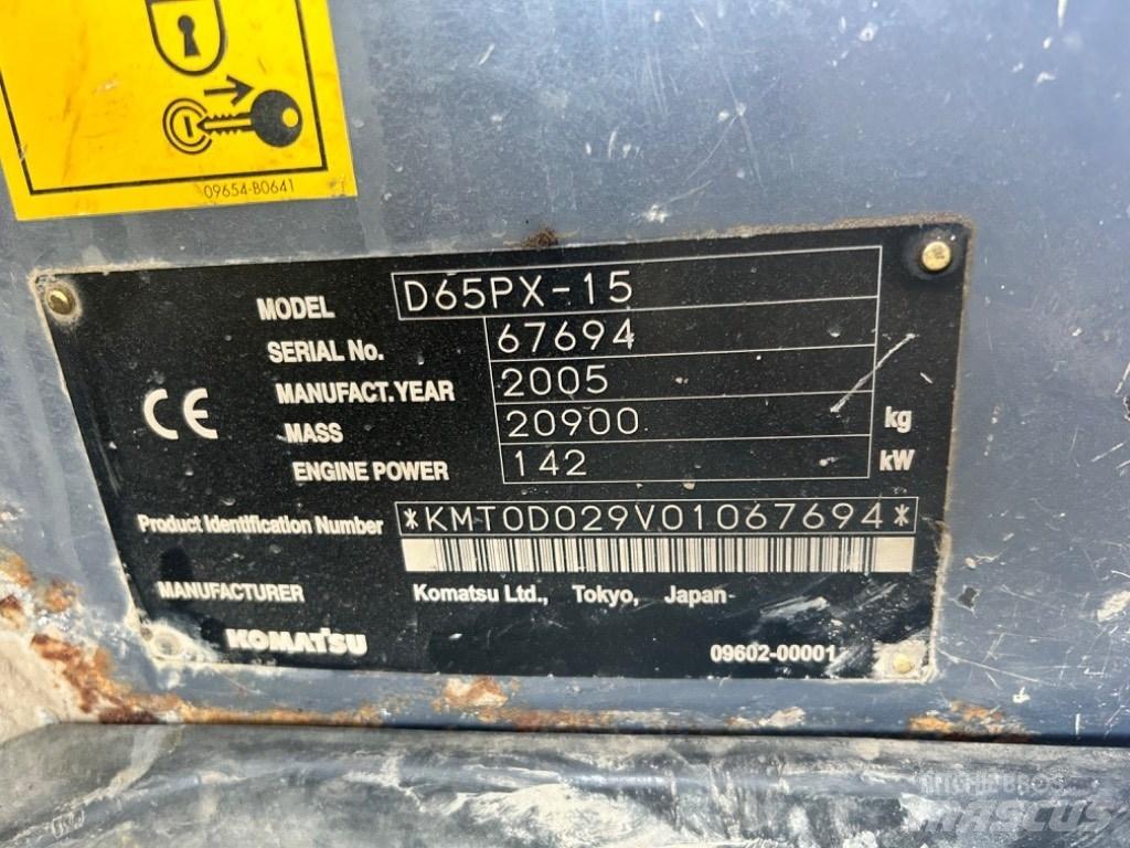 Komatsu D 65 PX-15 Buldooserid