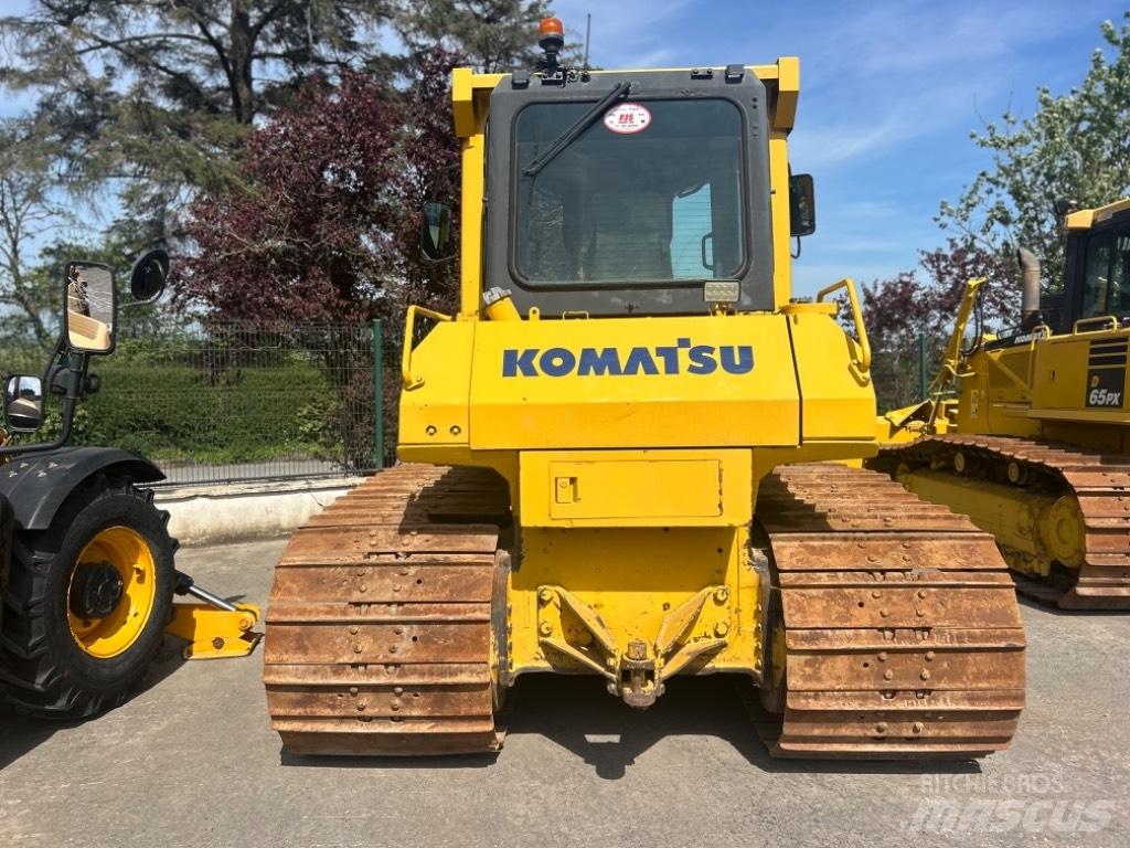 Komatsu D 65 PX-15 Buldooserid