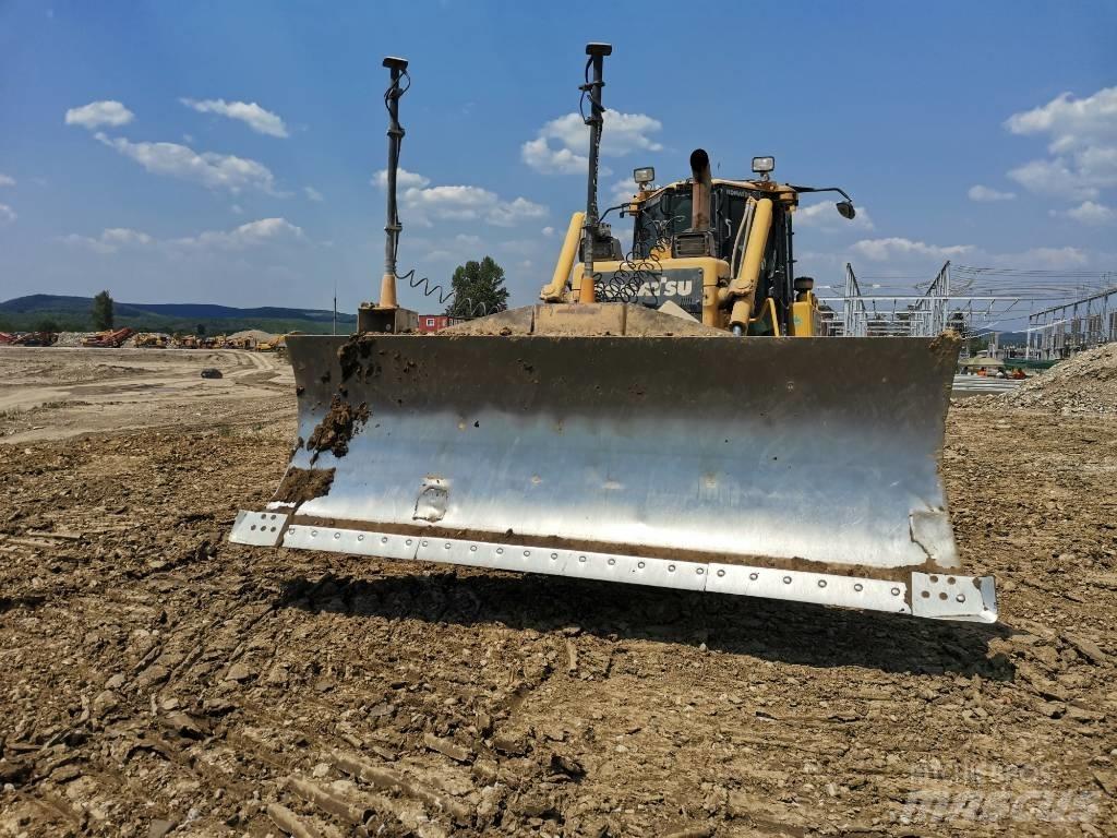 Komatsu D 65 PX-17 Buldooserid