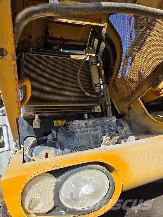 CAT M 313 D Ratasekskavaatorid