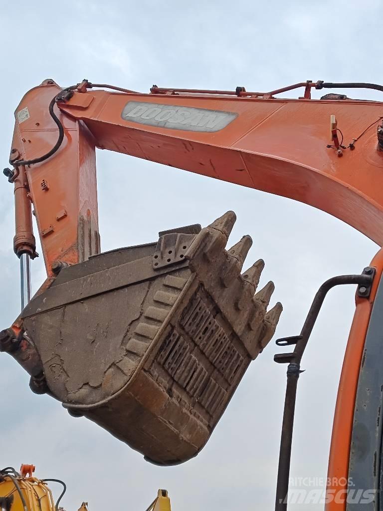 Doosan DX 300 LC-9C Roomikekskavaatorid