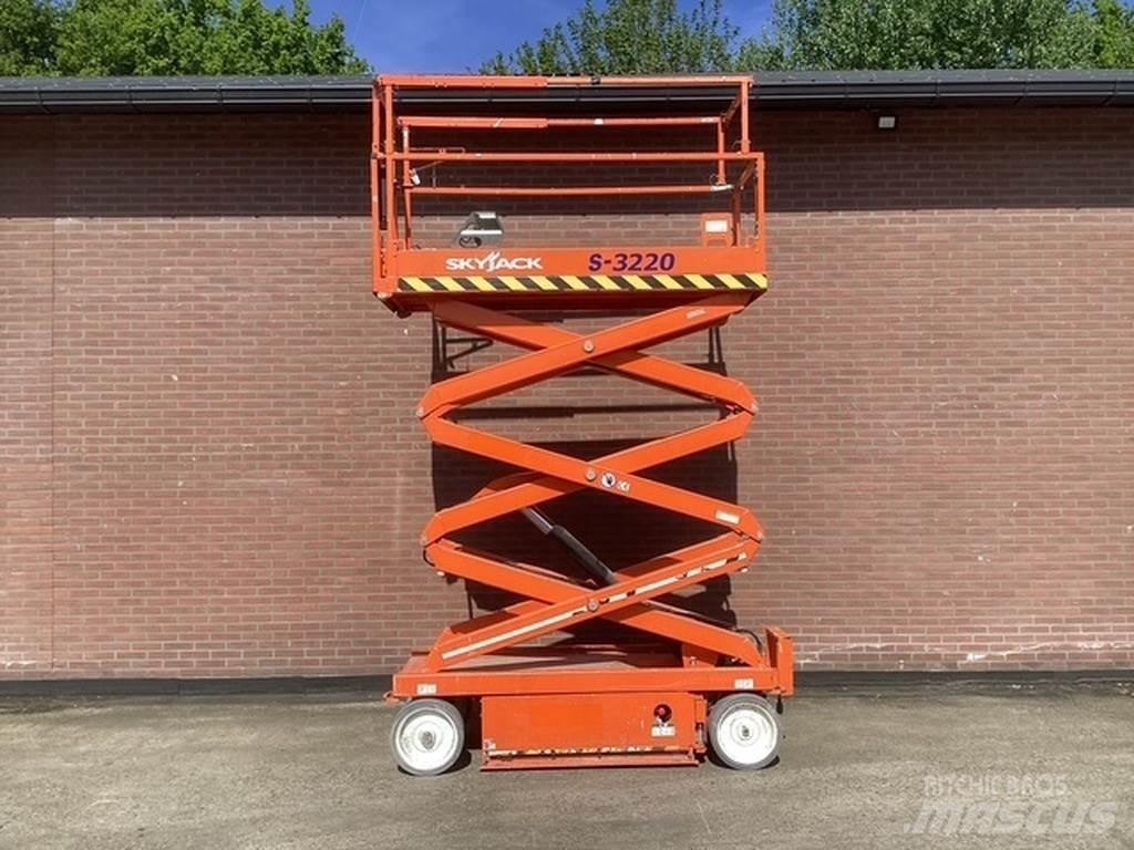 SkyJack SJIII3220 Käärtõstukid