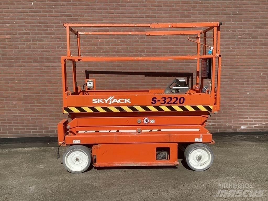 SkyJack SJIII3220 Käärtõstukid