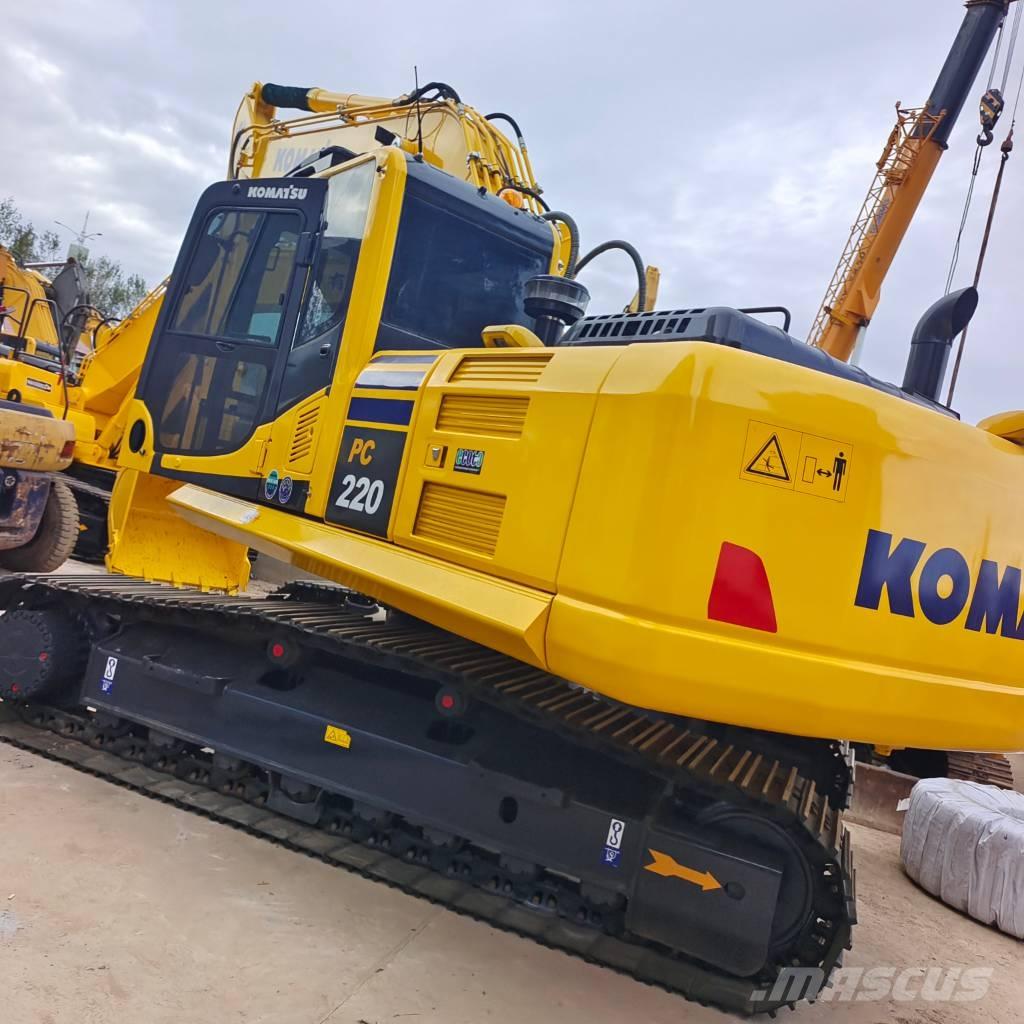 Komatsu PC 220-7 Roomikekskavaatorid