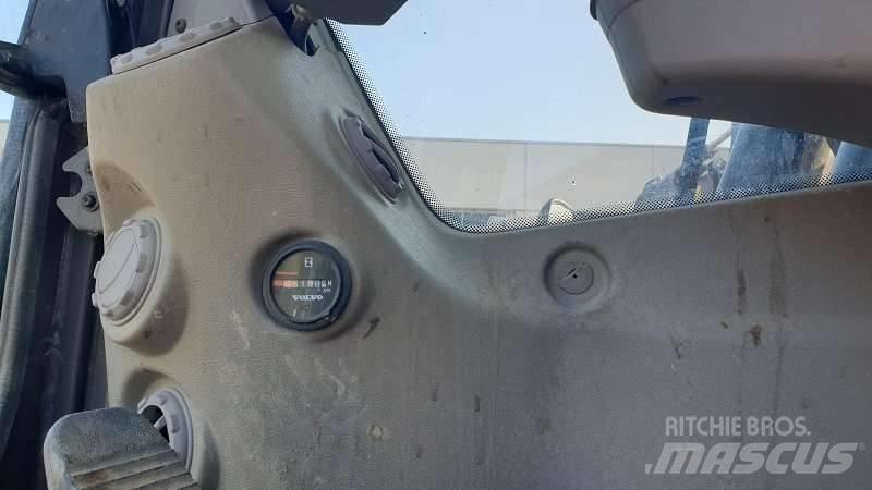 Volvo EW 210 C Ratasekskavaatorid
