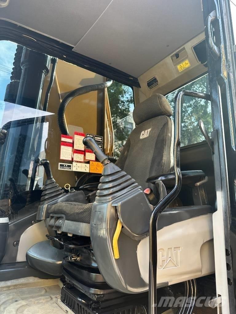 CAT 330 Väikeekskavaatorid 7t-12t