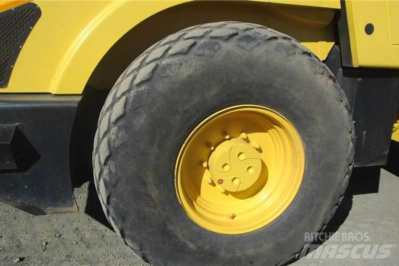 Bomag B213DH-4 Kombineeritud rullid