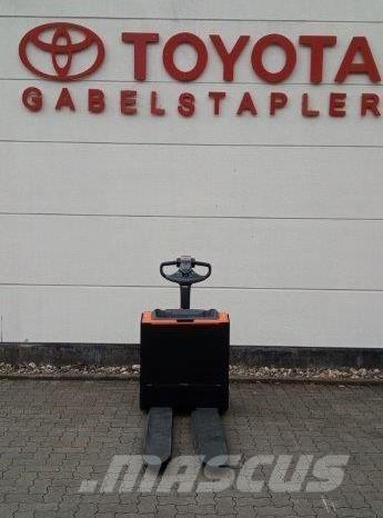 Toyota LWE 200 Järelkäidavad virnastajad