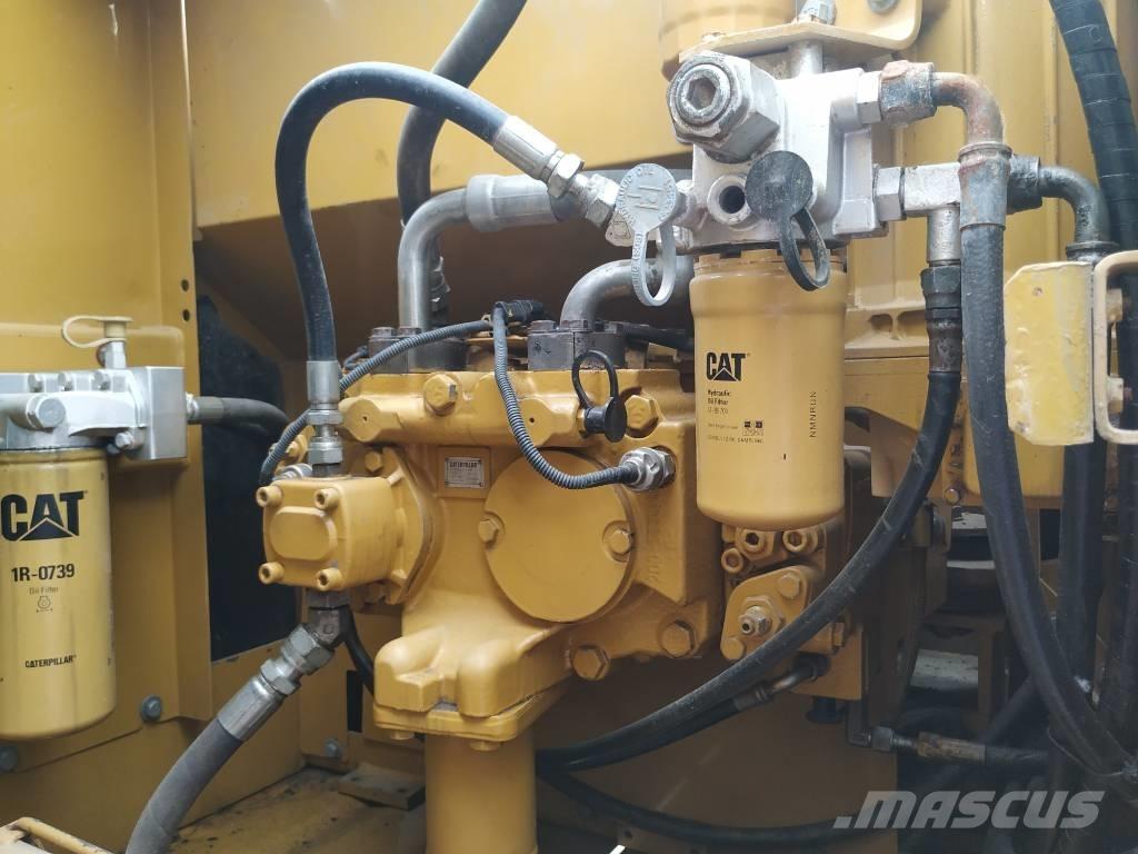 CAT 320 D Roomikekskavaatorid