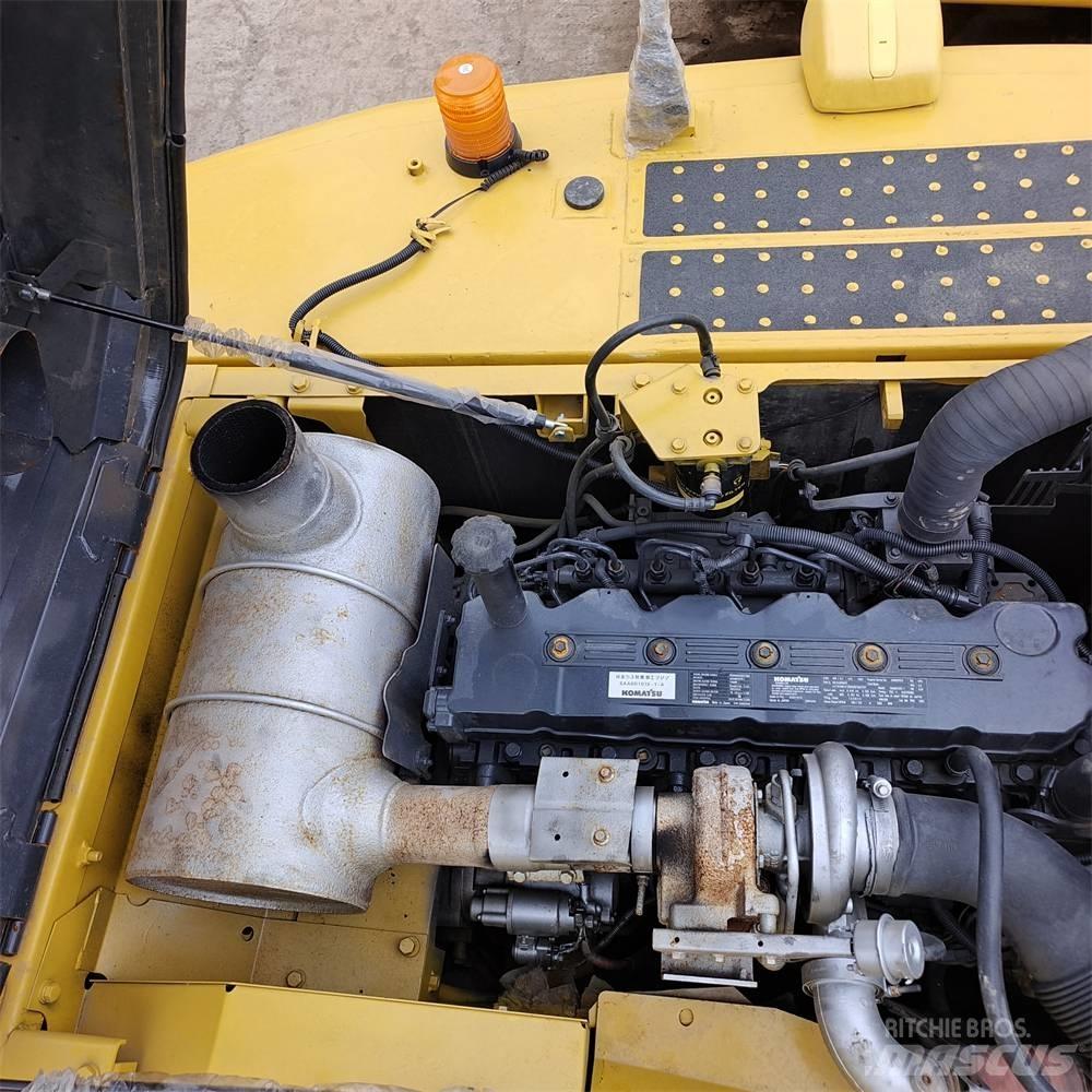 Komatsu PC 220-8 Roomikekskavaatorid