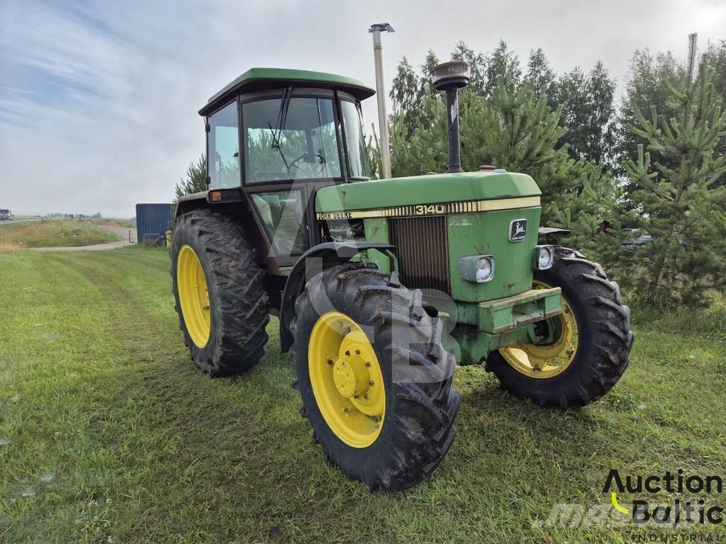 John Deere MFWD Traktorid