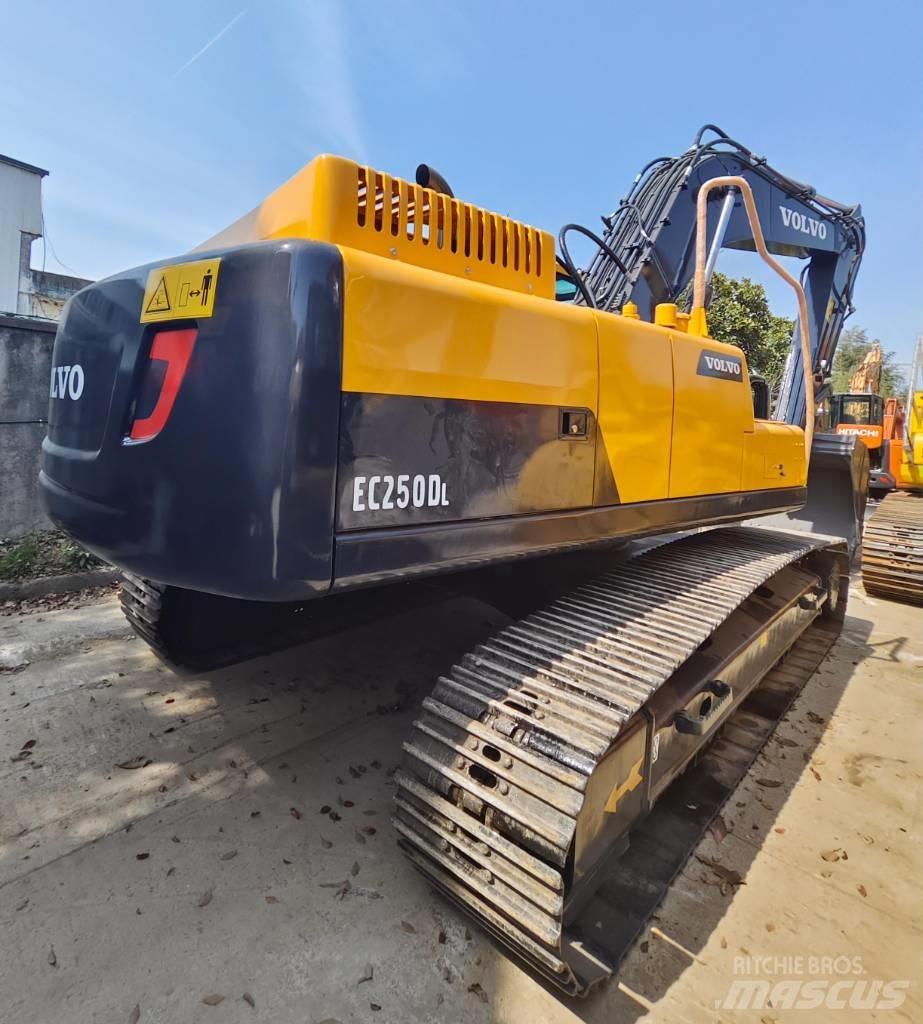 Volvo EC 250 D L Roomikekskavaatorid