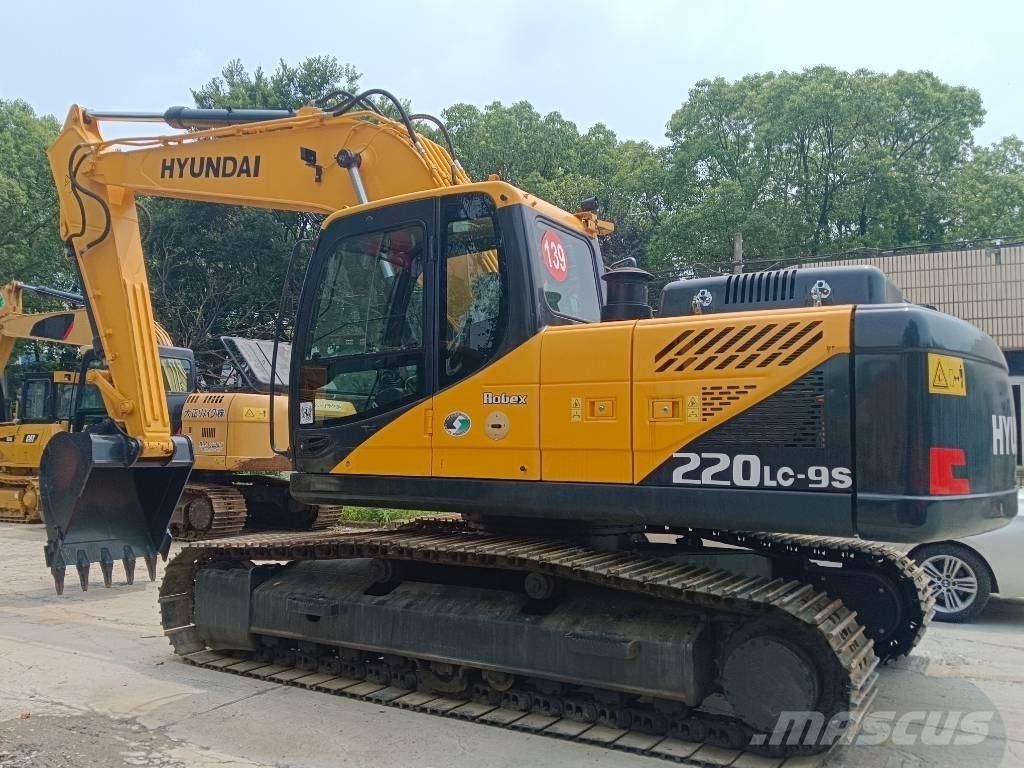 Hyundai R220LC-9S Roomikekskavaatorid