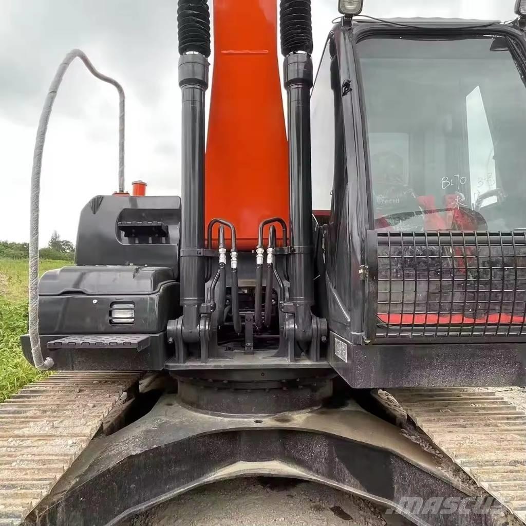 Hitachi ZX 200 Roomikekskavaatorid