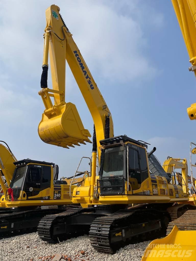 Komatsu PC220 Roomikekskavaatorid