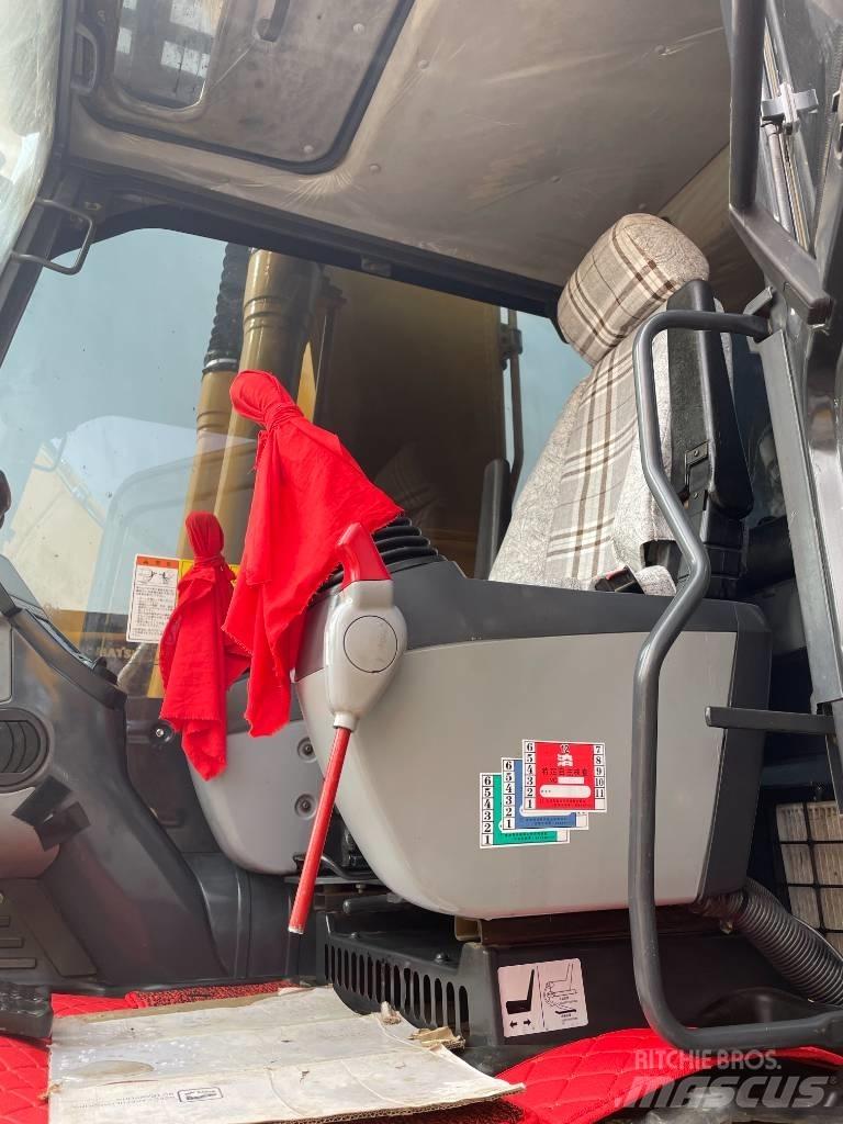 Komatsu PC220 Roomikekskavaatorid