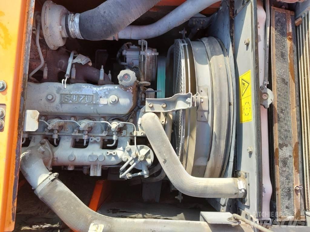 Hitachi ZX225USRLC Roomikekskavaatorid