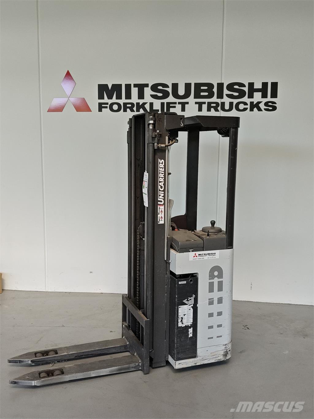 Atlet AJN160 Platvormiga virnastajad